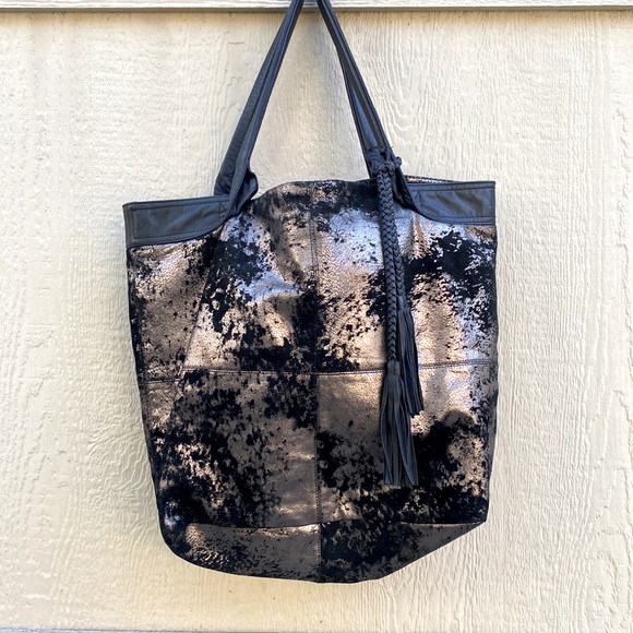 Handbags - Edgy Chic Large Leather Tote Bag